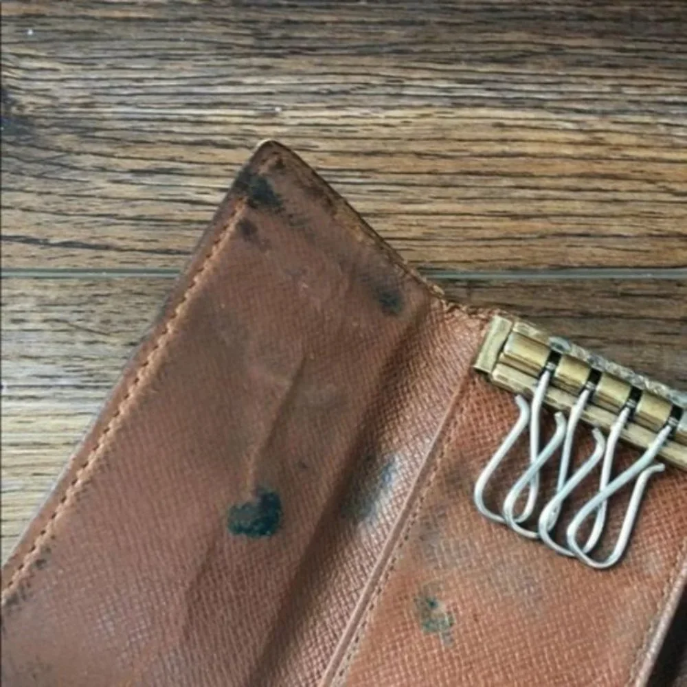 Louis Vuitton Monogram Key Holder/Wallet #375💥PRICE DROP💥